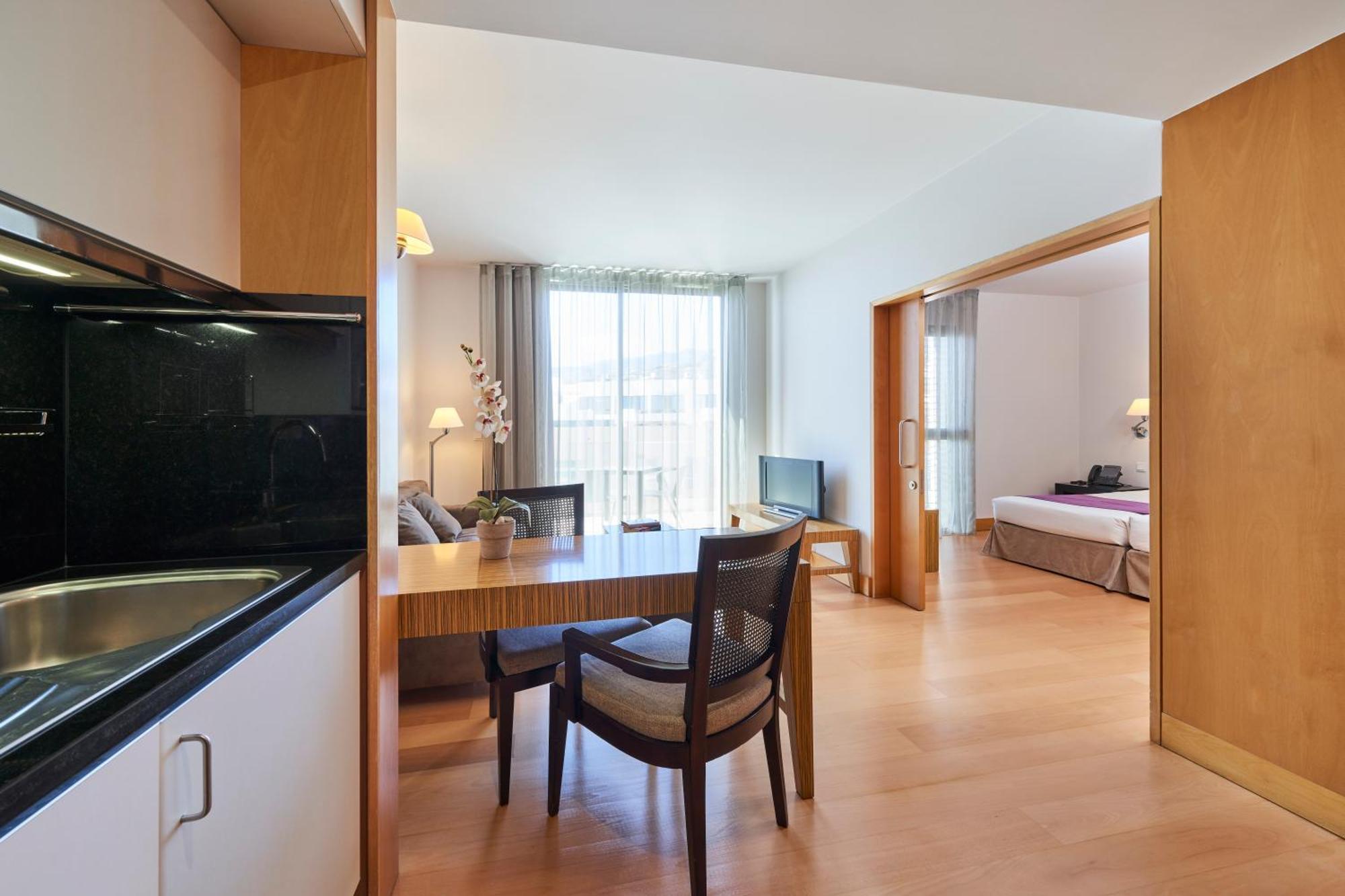 One-Bedroom Apartment Land View