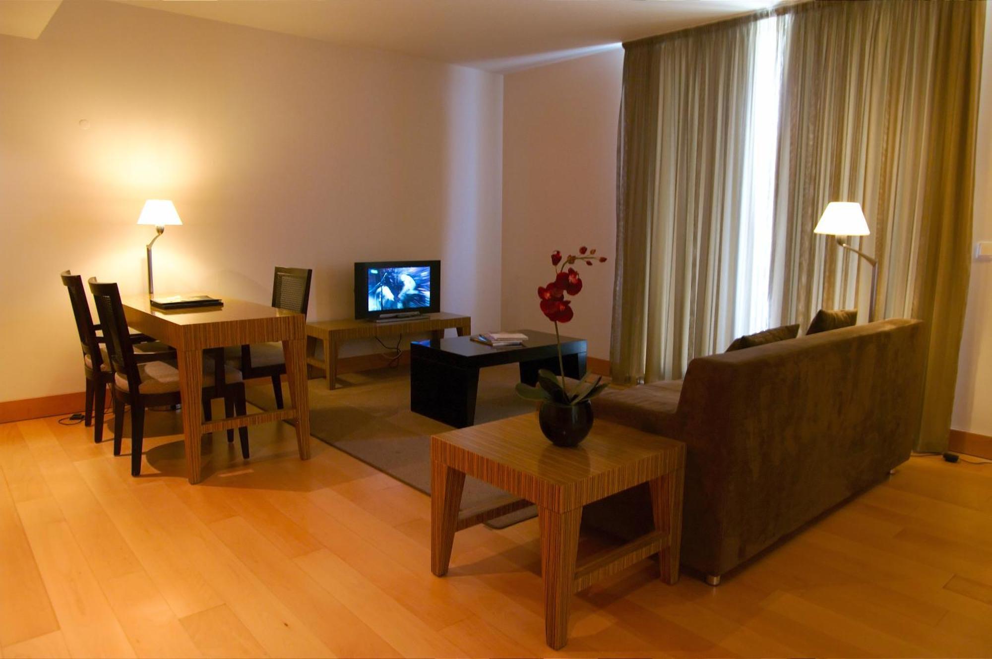 Appartement Premium - Vue Latérale sur Mer (4 Adultes)